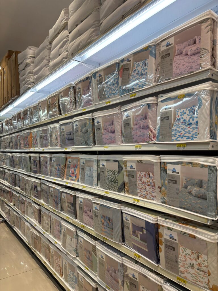 perlengkapan kamar azko