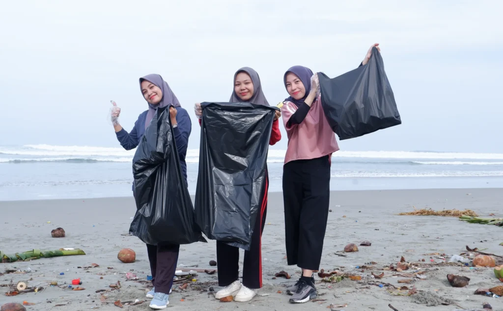 aksi cinta pantai april