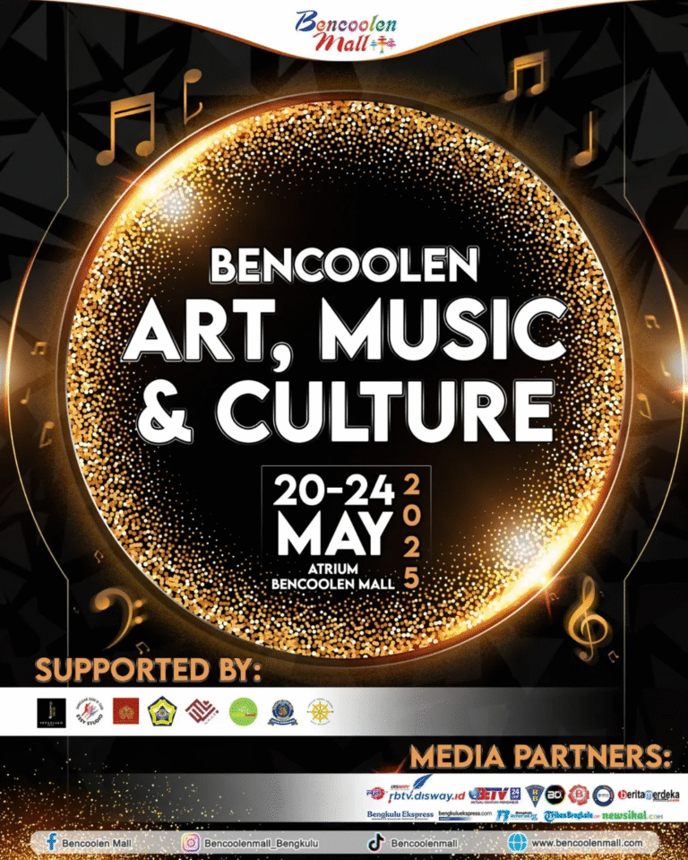 pengunjung menikmati festival seni musik dan budaya di Bencoolen Mall
