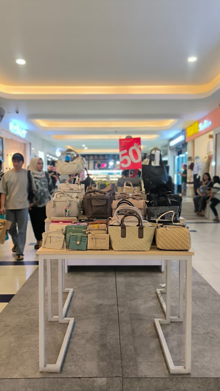 Bazar Tas & Sepatu Wanita Less Femmes Diskon Hingga 50%