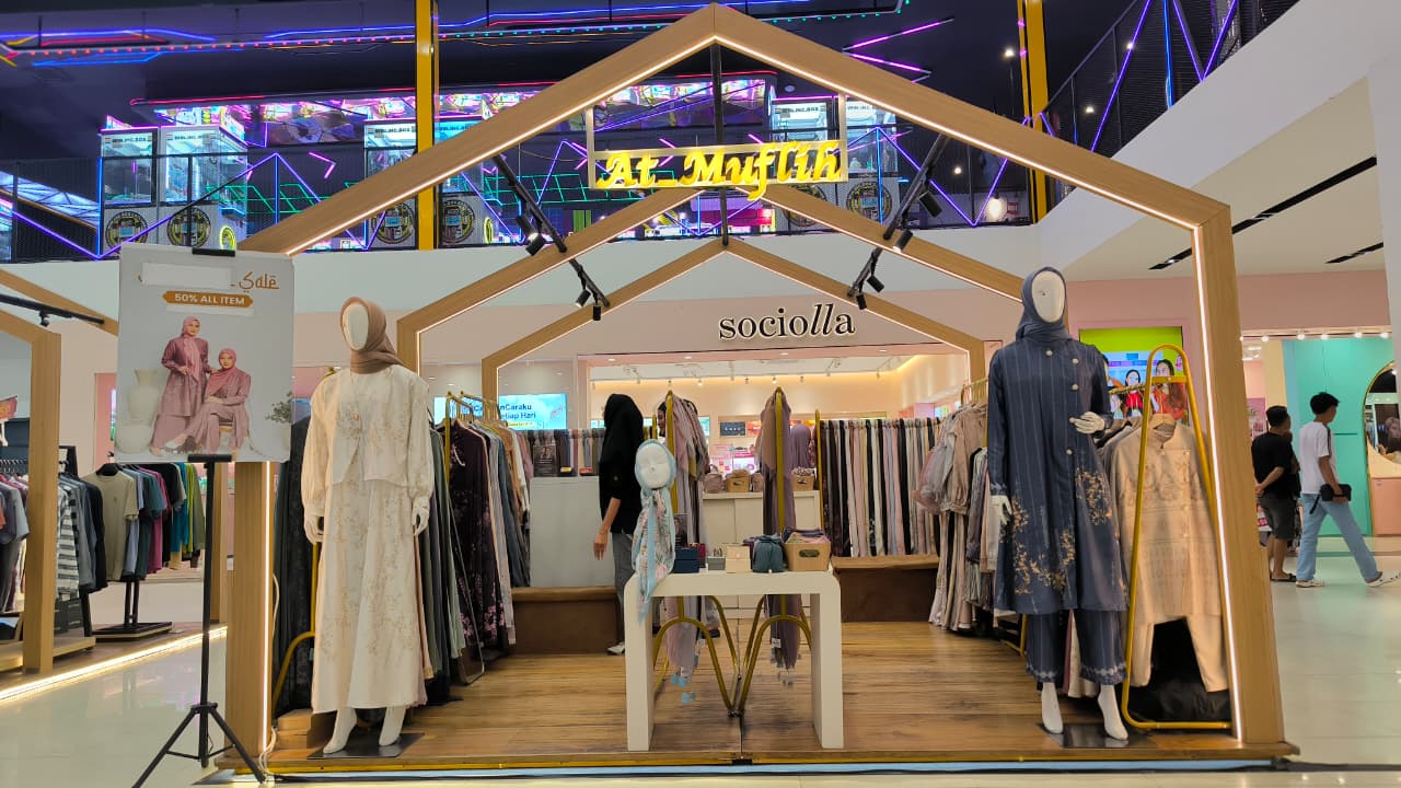Temukan koleksi fashion muslimah modern di At_Muflih terdekat!