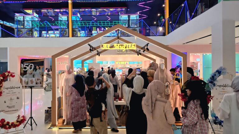 Temukan koleksi fashion muslimah modern di At_Muflih terdekat!