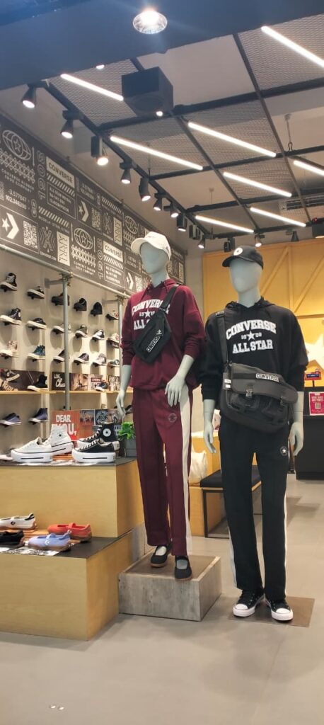 Dapatkan koleksi produk Converse Original di Converse terdekat!