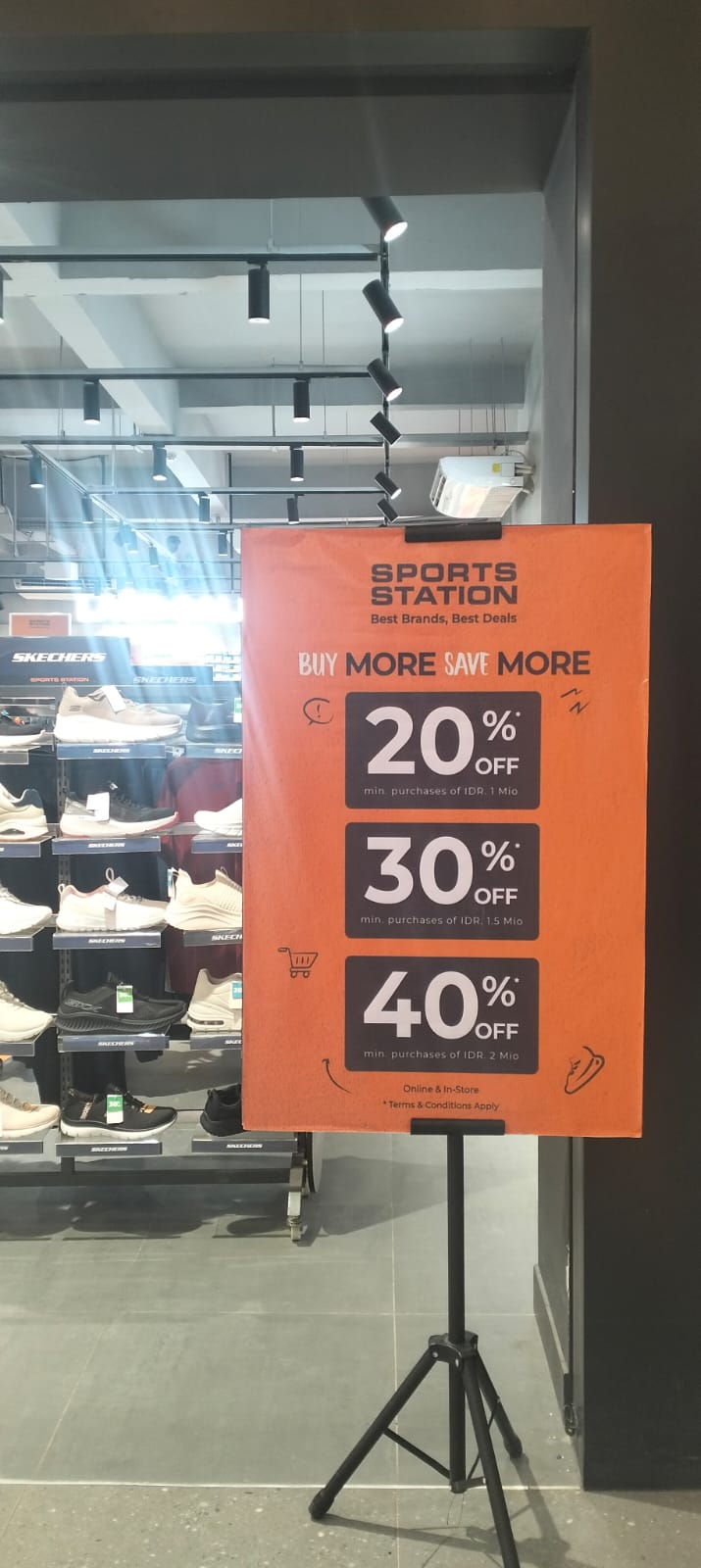 Promo Sepatu Sports Station : Diskon Hingga 40%, stok terbatas!