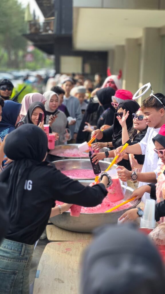 War Takjil Gratis Bencoolen Mall : 1000 Cup Habis dalam 30 Menit!