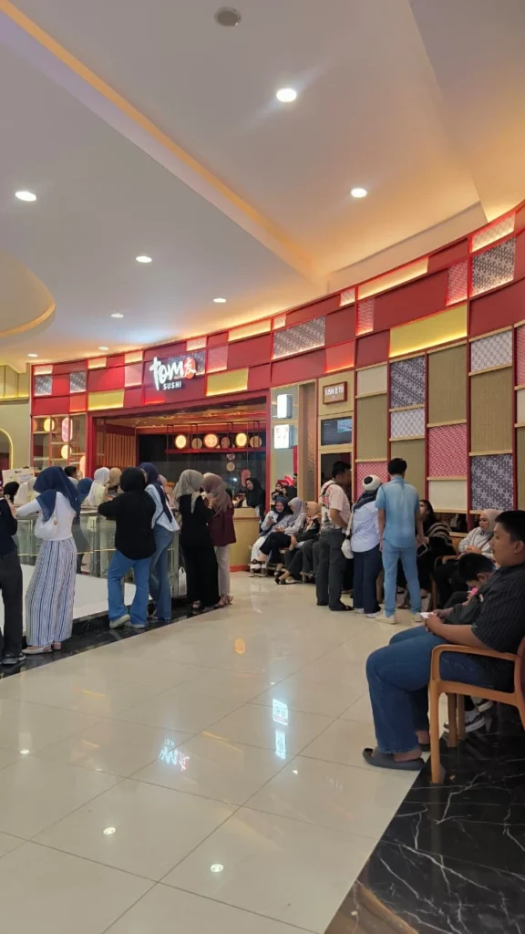 Nikmati kelezatan sushi Viral di Tom Sushi Bencoolen Mall!