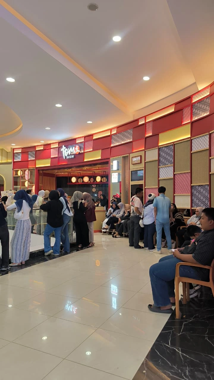 Nikmati kelezatan sushi Viral di Tom Sushi Bencoolen Mall!