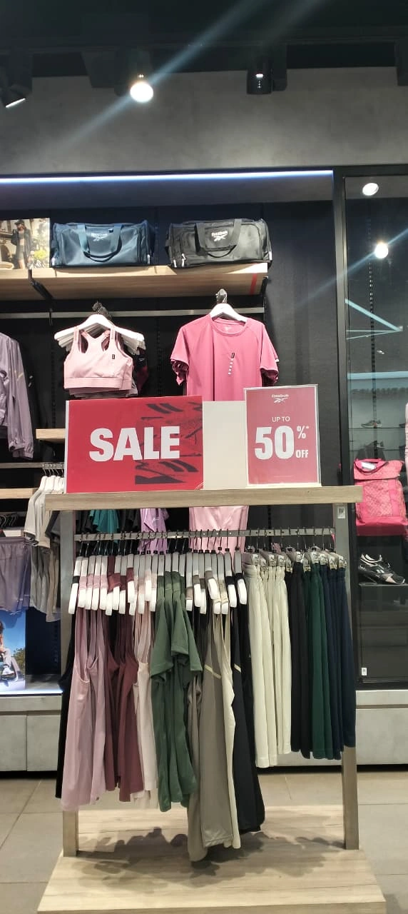 Promo Reebok : Diskon Hingga 50% untuk Sportswear Original!