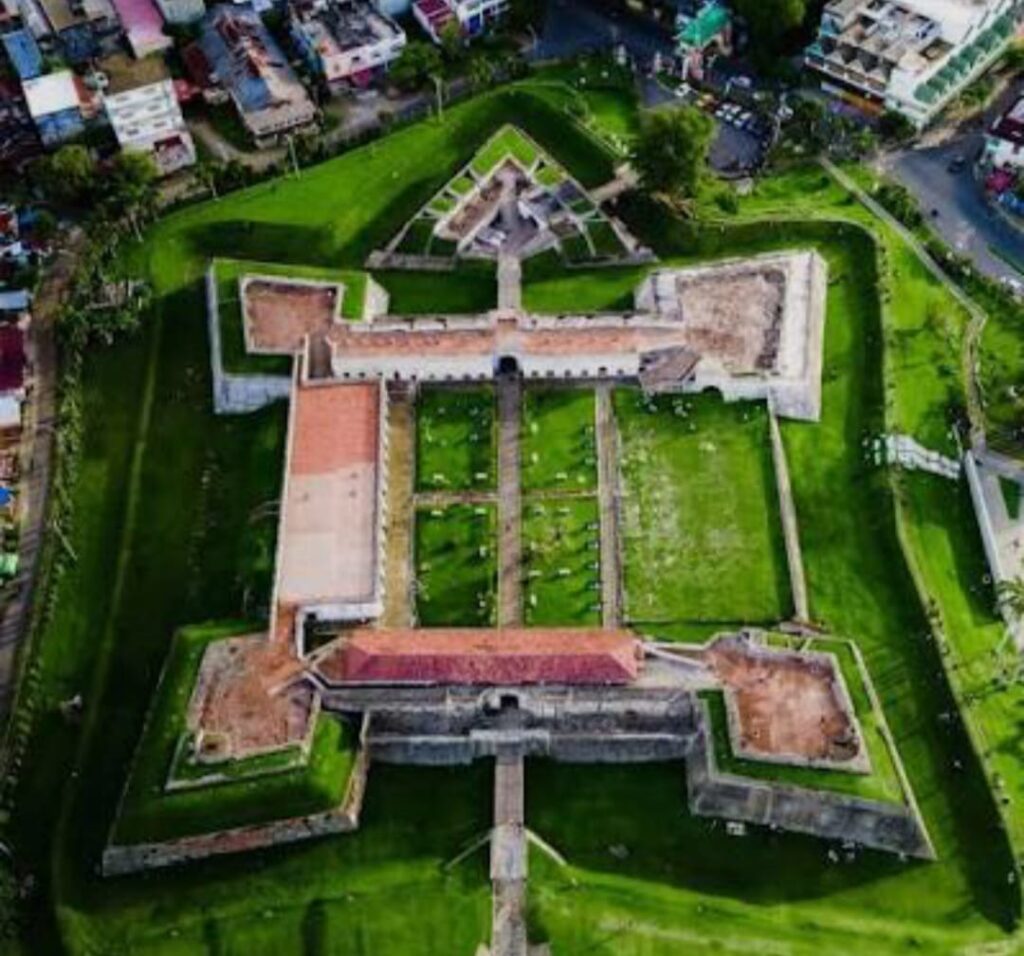 Fort Malborough : Benteng Peninggalan Inggris Terbesar di Asia!