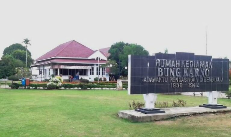 Rumah Soekarno : Wisata Sejarah Bernuansa Eropa dan Tiongkok!