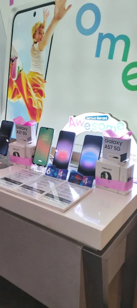 Samsung Galaxy A57 5G Gratis Galaxy Fit3 di BliBli Store terdekat!