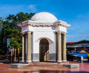 Tugu Thomas Parr Bengkulu: Sejarah dengan Arsitektur Unik!